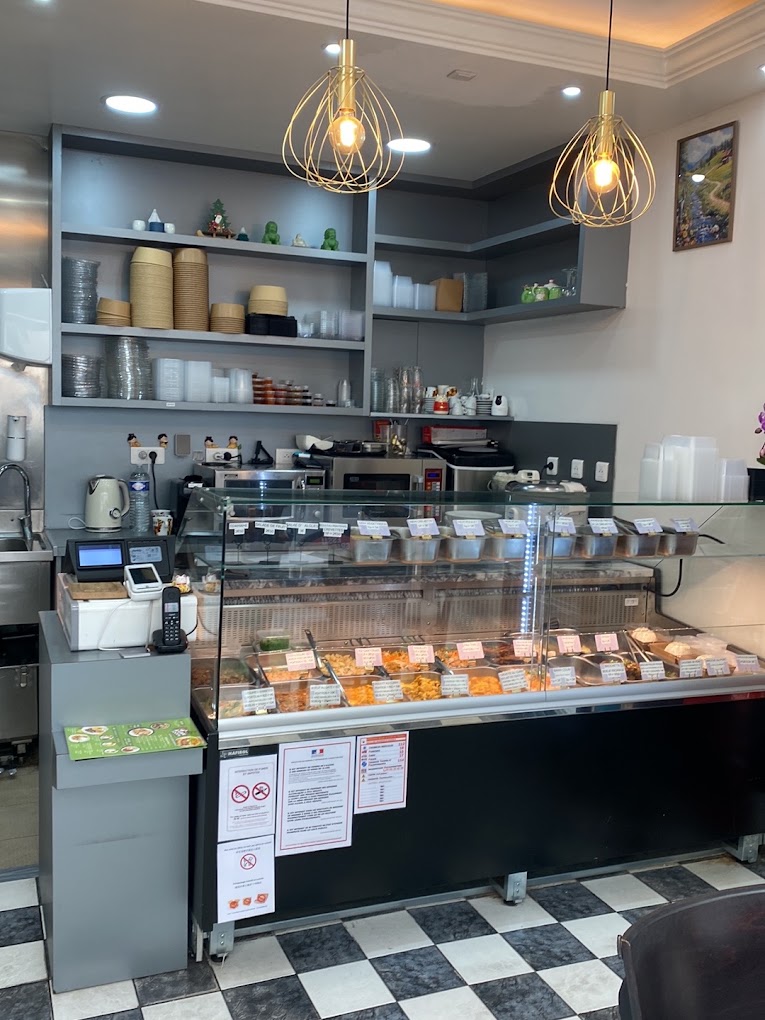 Le comptoir d'AsianFood16 avec les préparations du jour
